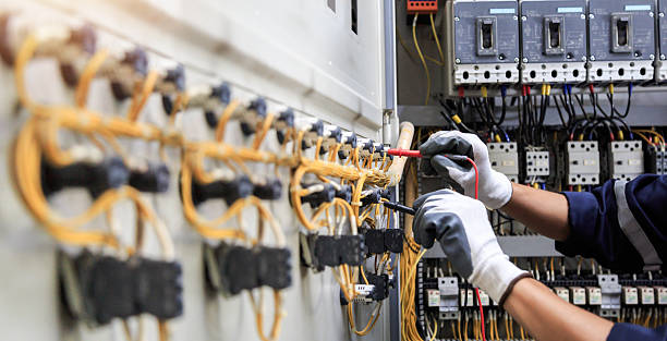 Professional Electrician technician working in Sansom Park, TX